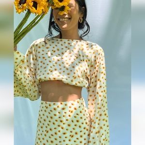 We Wore What Daisy Flower Billow Sleeve Crop Top Women's Size Large L NWT